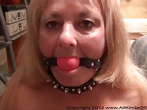 Busty tgirl wichsen  ...
