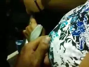 Misa Tsuchiya leckt  ...