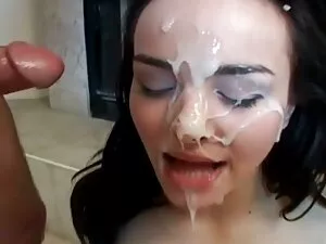 Sexy Brünette Frau v ...